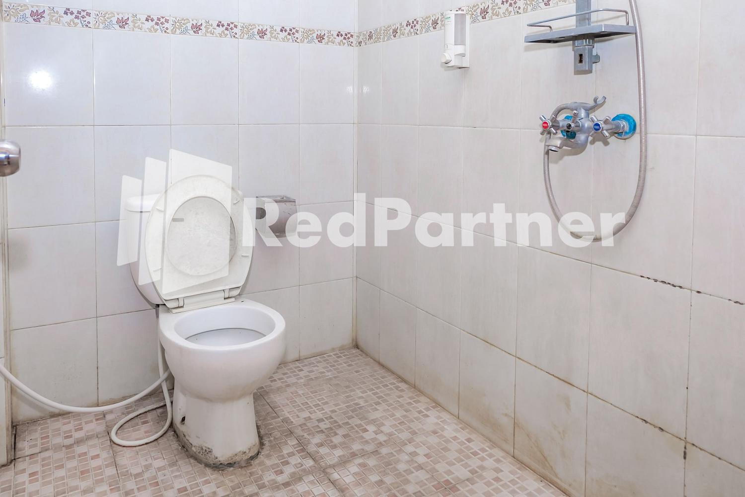 غرفة ديلوكس بسريرين منفصلين، Reddoorz At Palasari 10/10