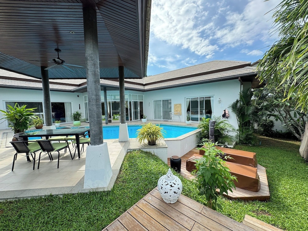 Horizon Villas 48/50