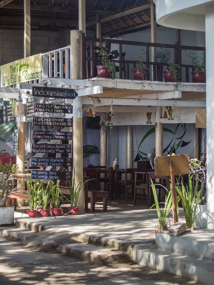 Gili Turtle Beach Resort 1/34