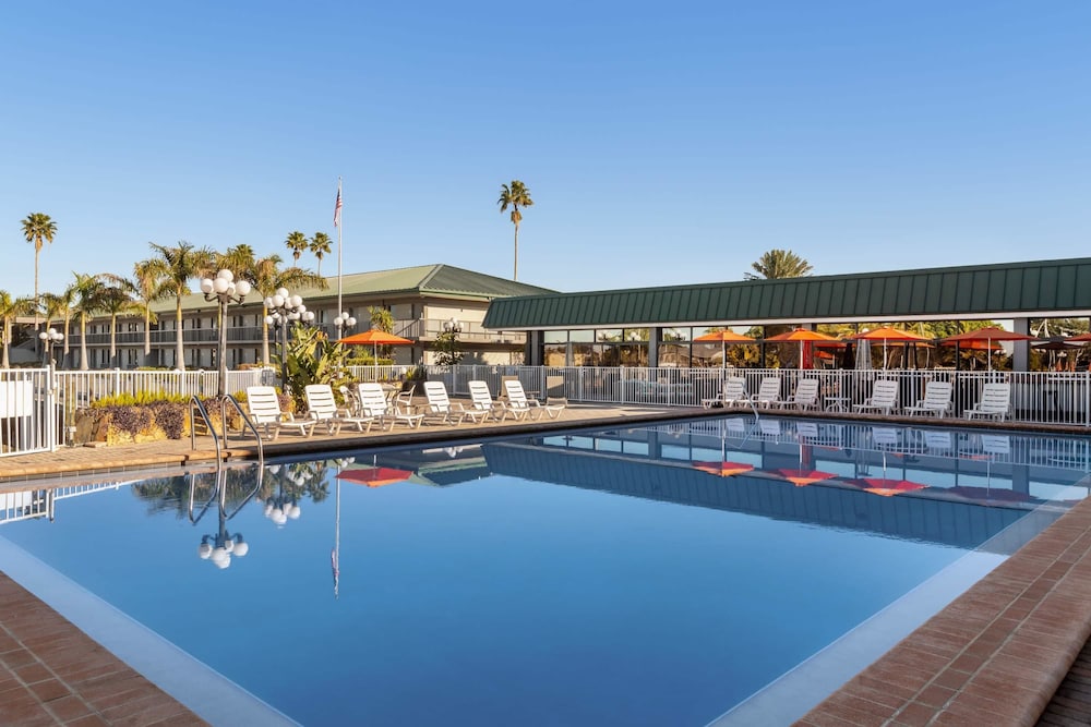 Ramada by Wyndham Sarasota Waterfront 8/71