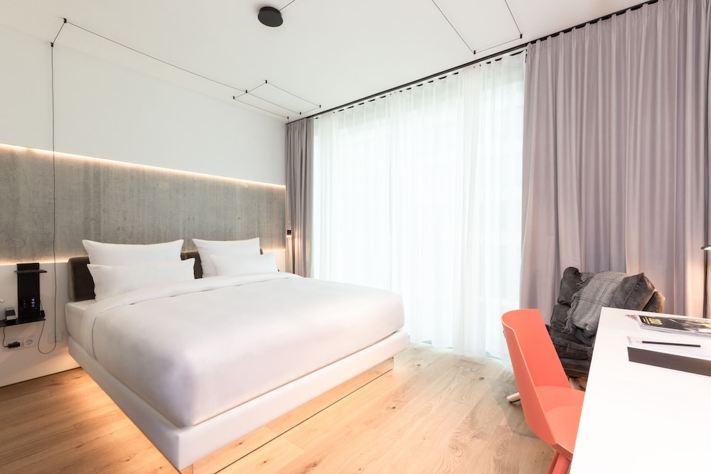 KPM Hotel and Residences 23/83