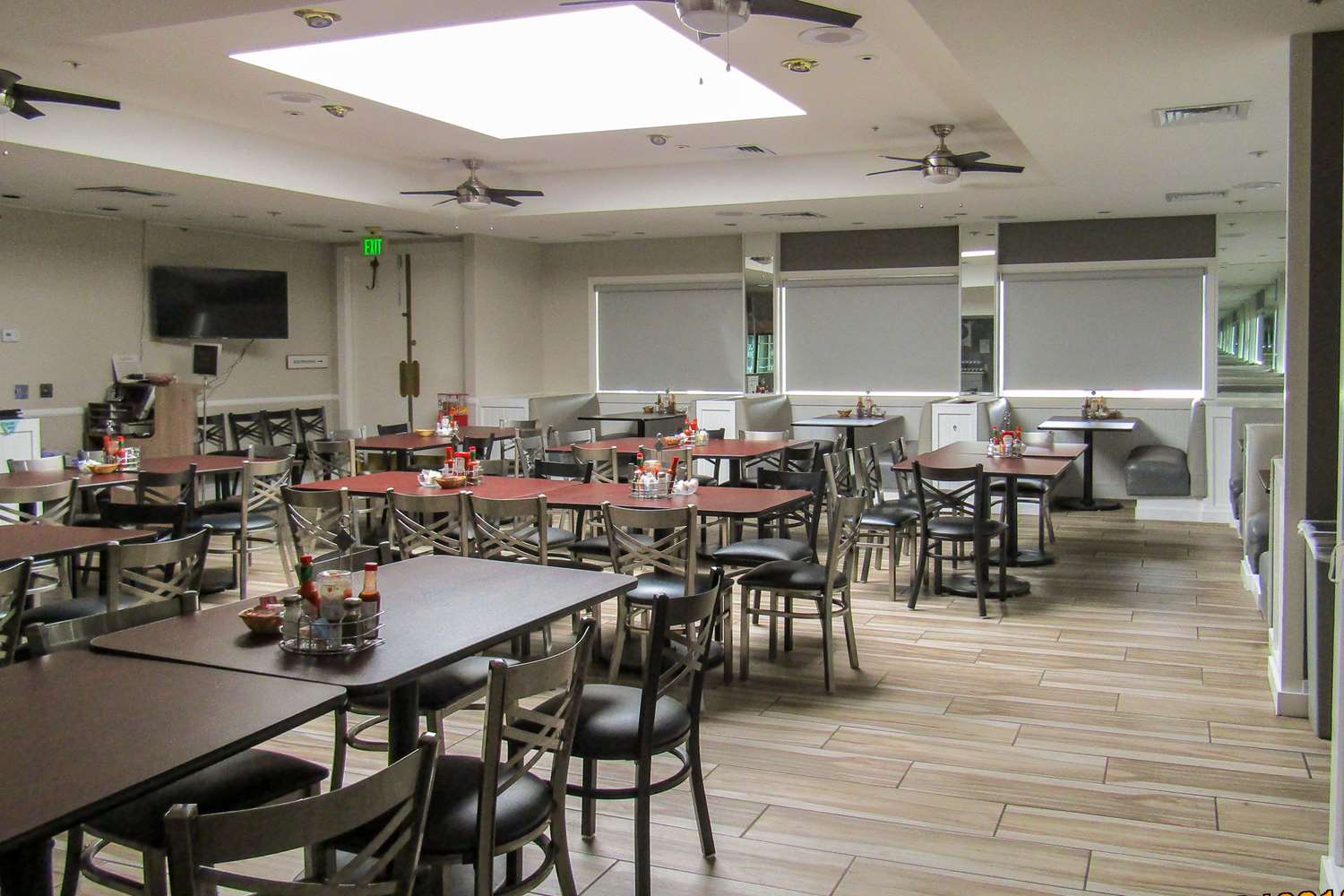 Clarion Inn Near China Lake Naval Station 32/43