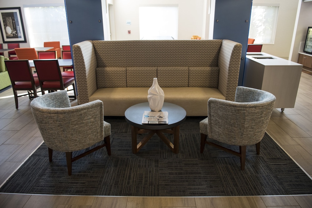 Holiday Inn Express Hotel And Suites Lexington Downtown University 40/47