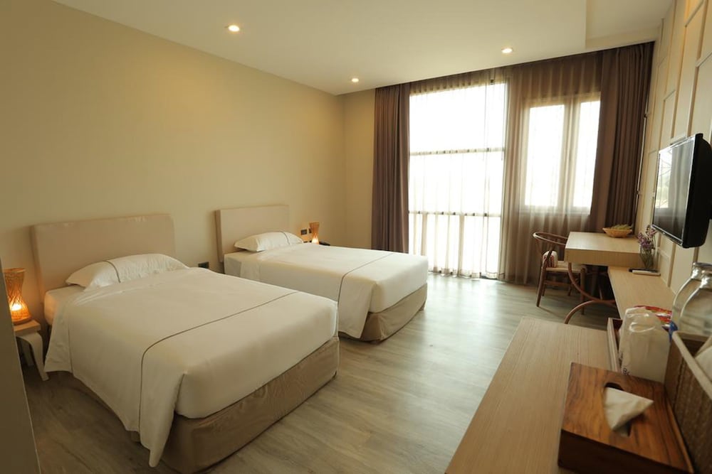 Navela Hotel & Banquet 15/50