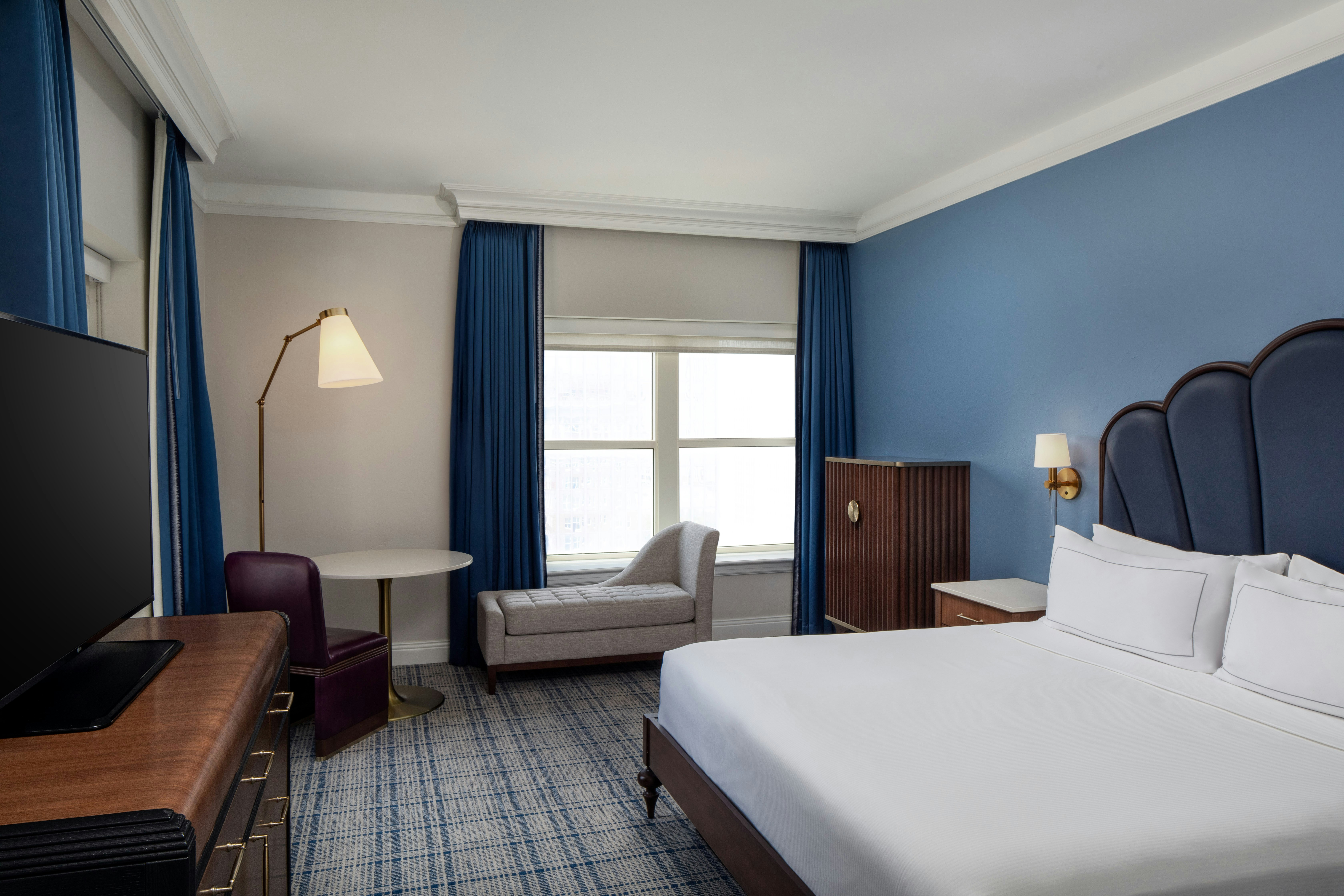 ROOM, KING BED