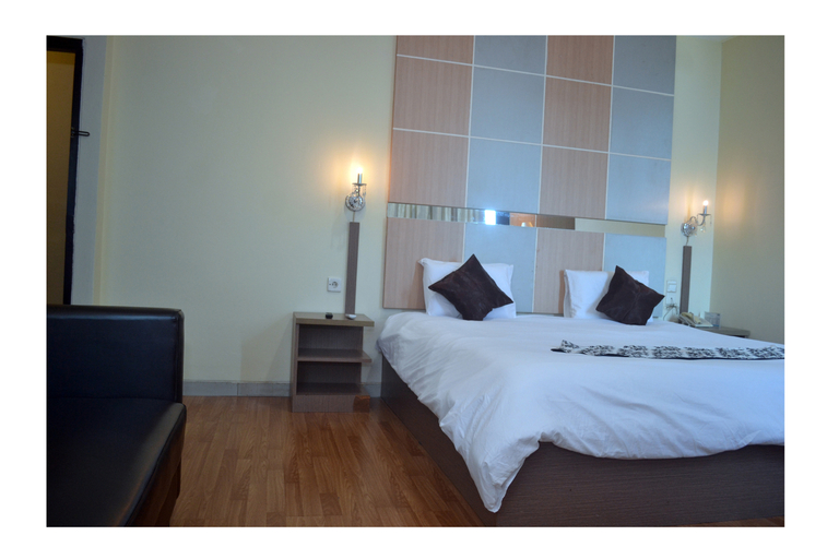 Super, Deluxe, Twin Beds