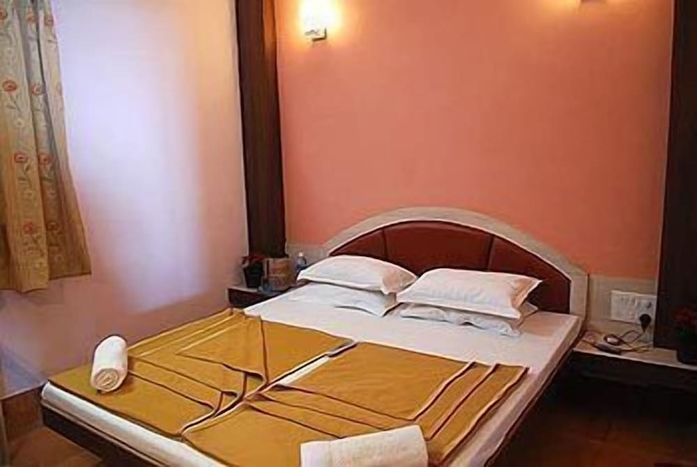 Shanti's Hotel Sonai 5/7