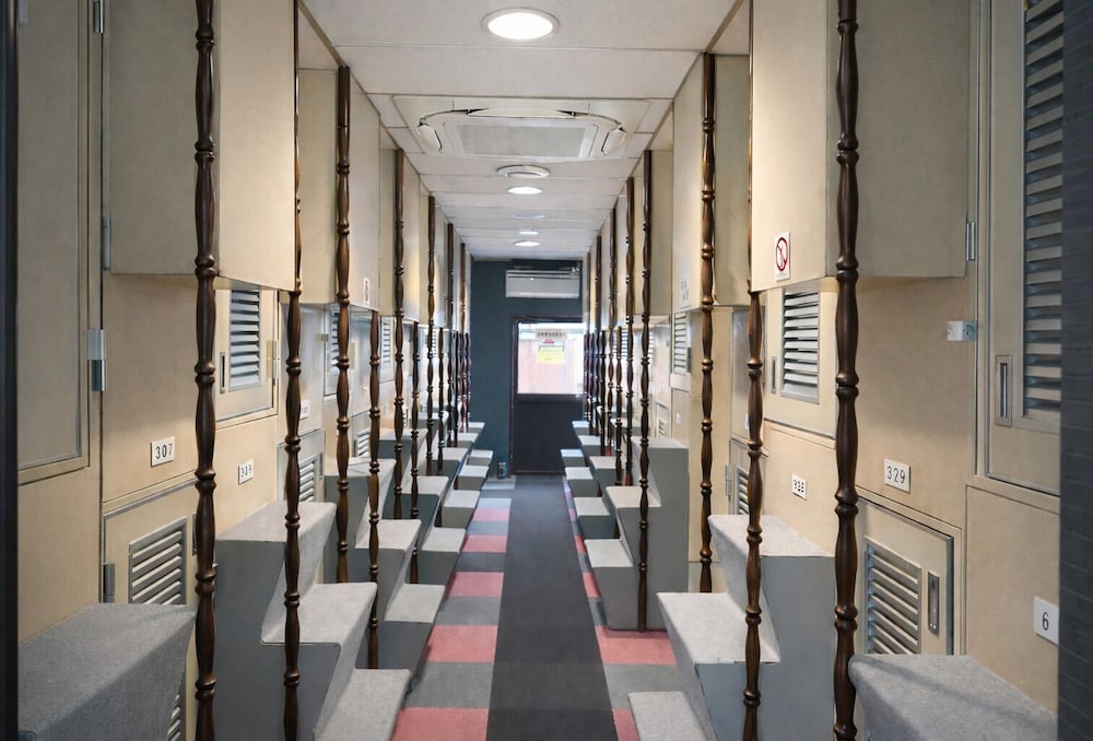 Capsule Hotel Block Room 36/49