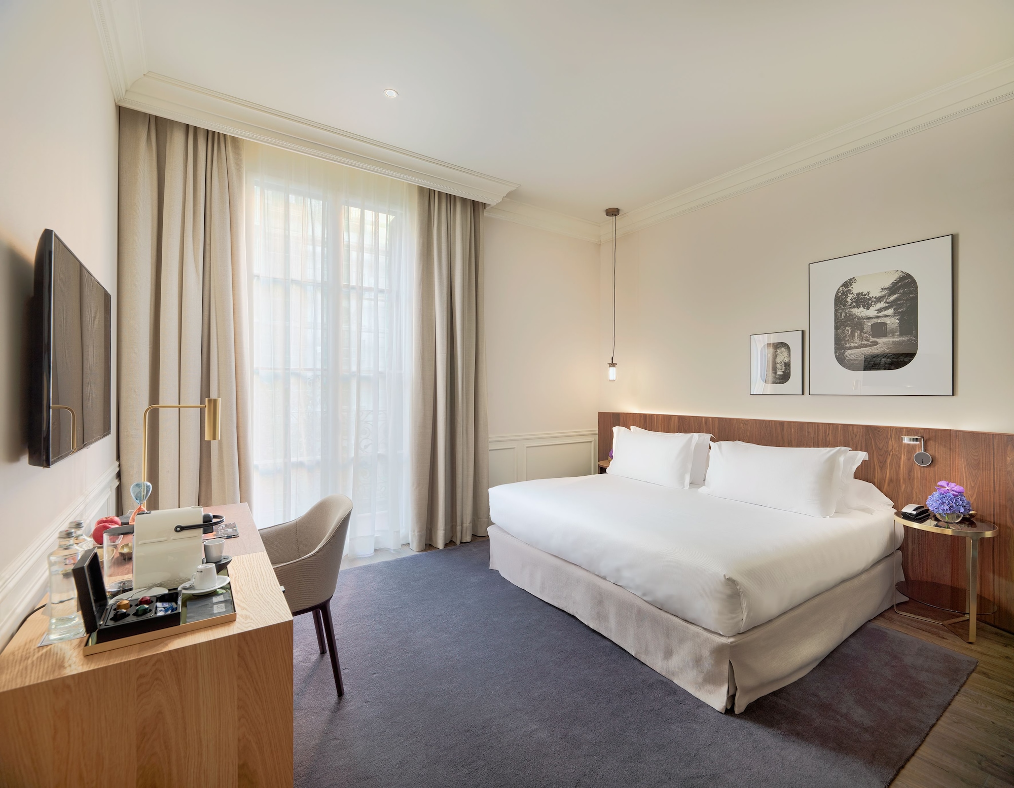DELUXE, DOUBLE BED