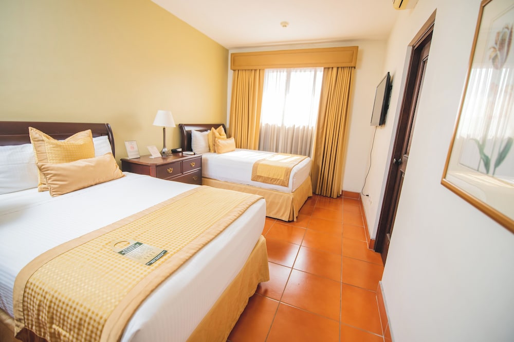 Hotel Los Portales 12/50