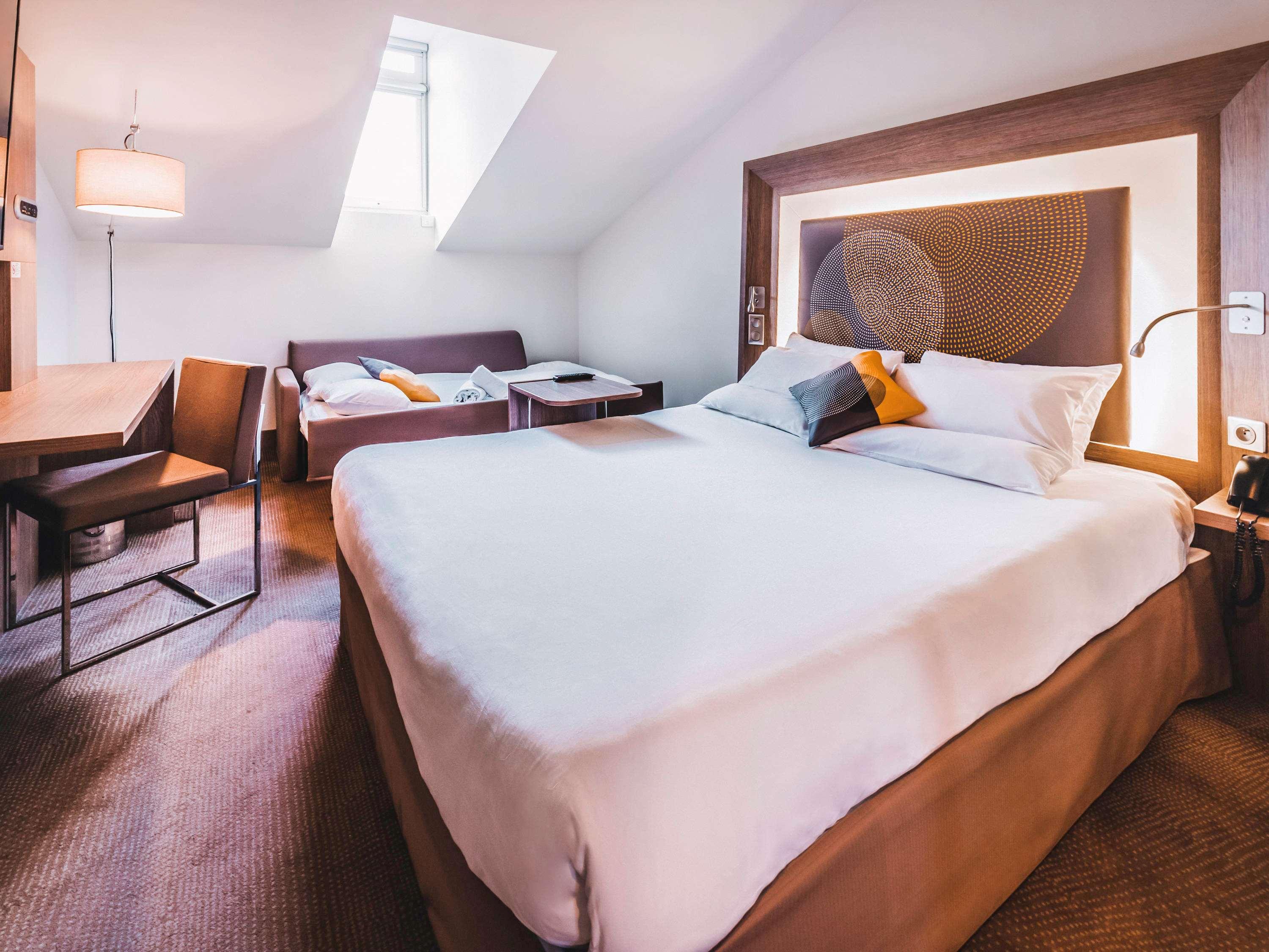 EXECUTIVE, DOUBLE BED, SOFA, TOP FLOOR