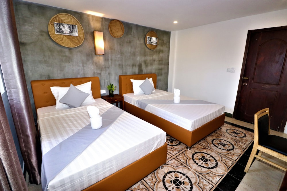 Grand Elevation Hotel 32/65