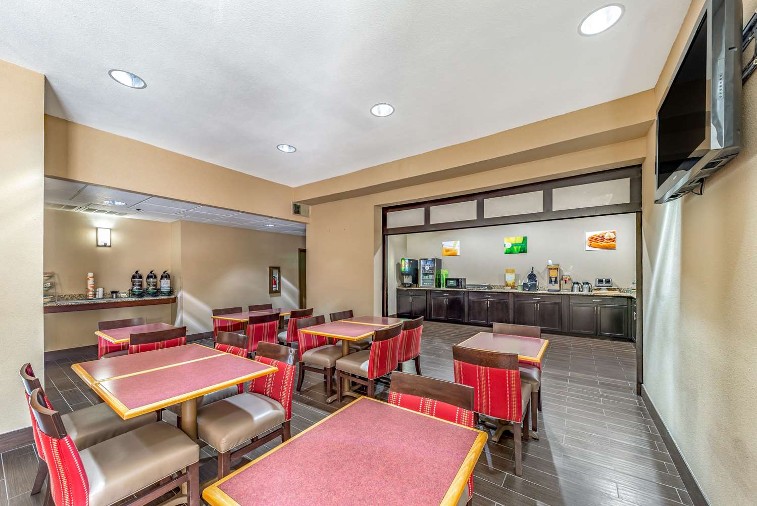 restaurant cafeteria