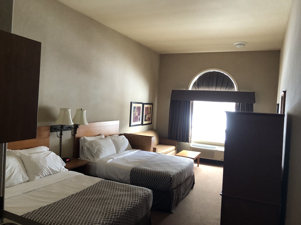 Ramada by Wyndham Ponoka 11/39