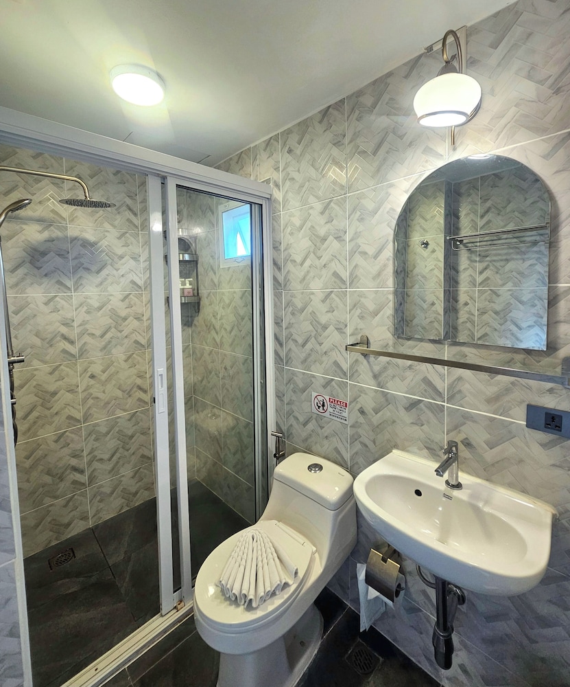 Montree Phuket Hotel 50/50