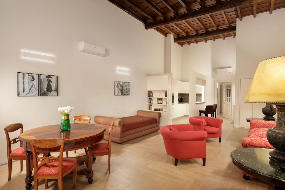 Hotel Condotti 46/63