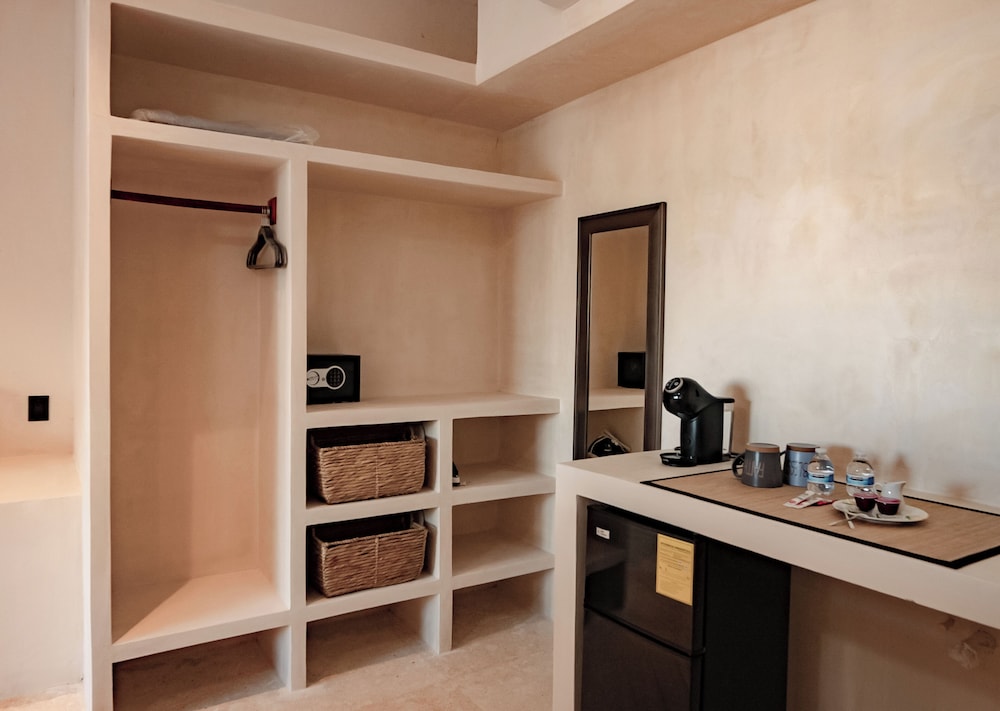 Beachfront Hotel Boutique DK 50/50