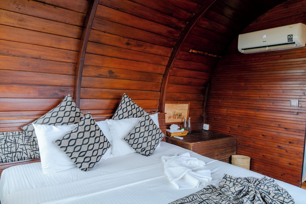 Tree Nest, Queen Bed