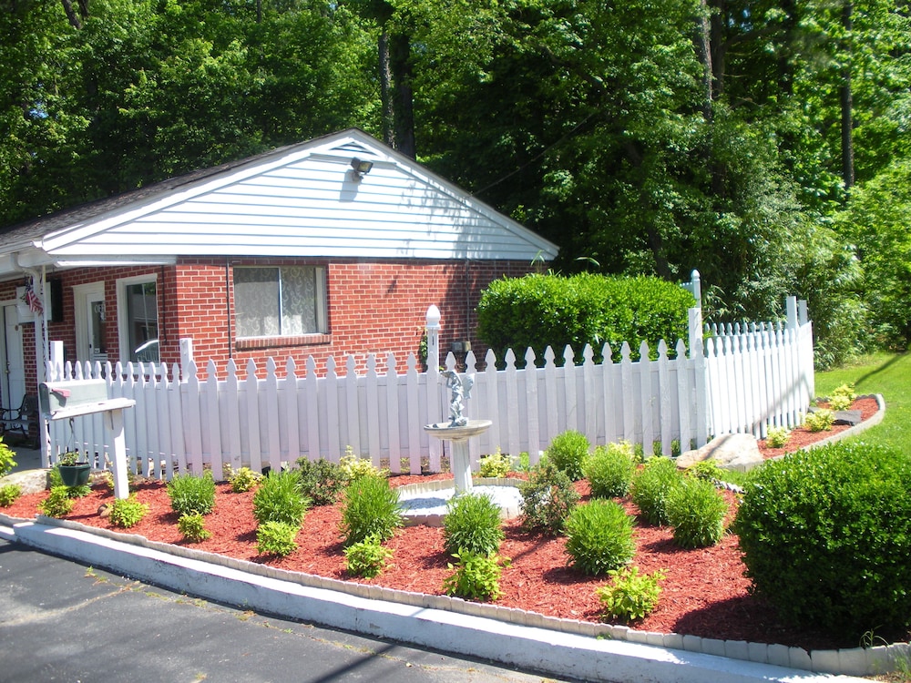 Budget Inn 13/16