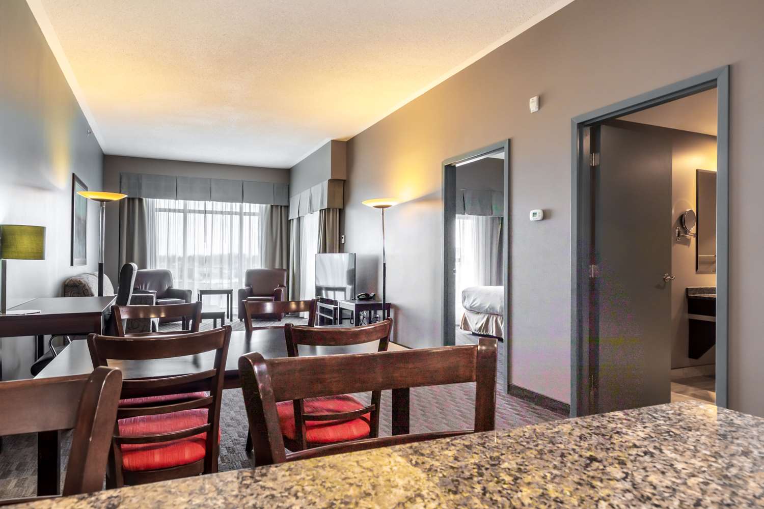 Efficiency, Suite, King Bed