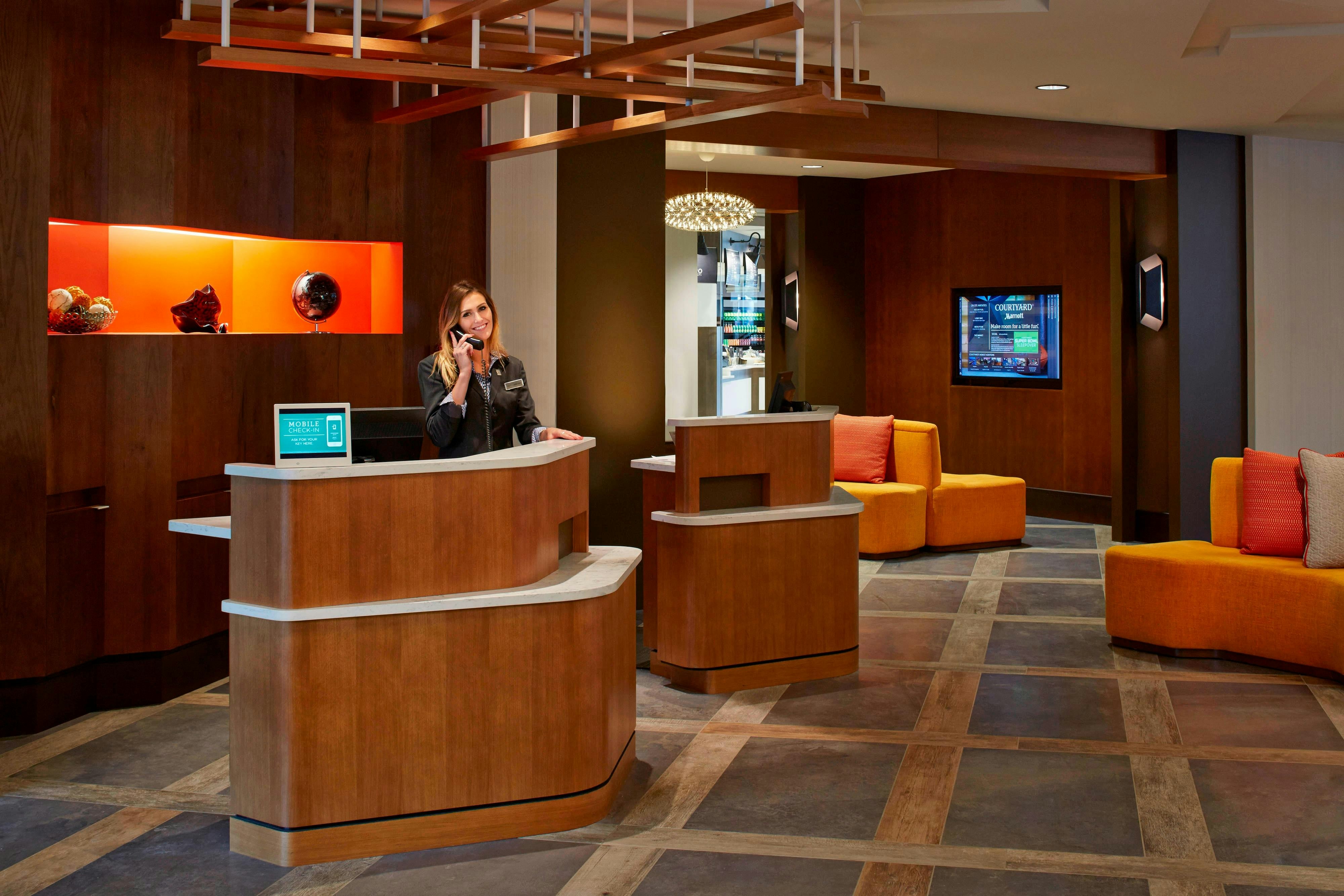 Lobby at COURTYARD LAKE GEORGE, LAKE GEORGE - NY