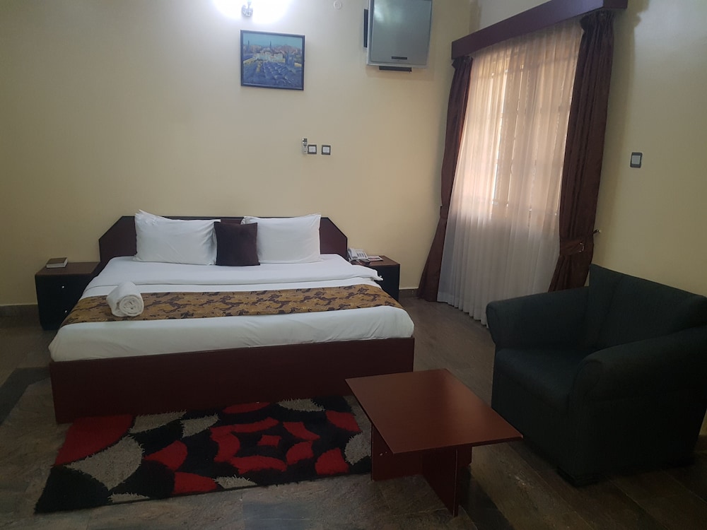 Zeina Suites Abuja 18/47