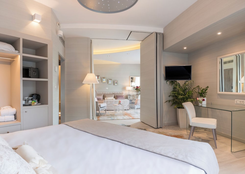 Deluxe, Suite, Queen Bed, Lycabettus View, Balcony, Corner