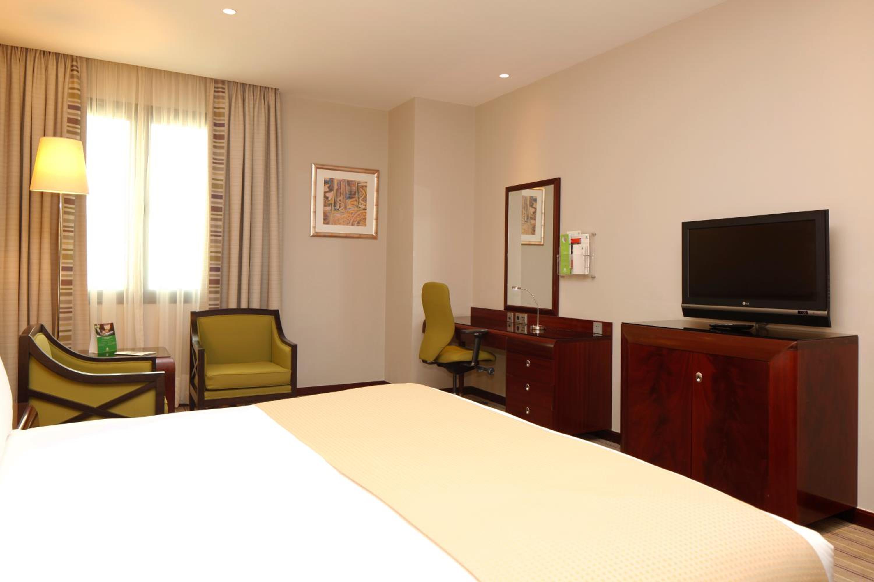 غرفة قياسية بسرير كينج بإطلالة، هوليداي إن - العليا(Holiday Inn Olaya) 9/10
