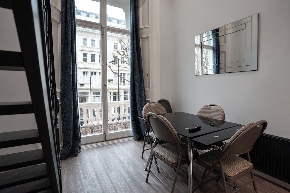 LONDON PLAZA SERVICED APARTMENTS 31/52