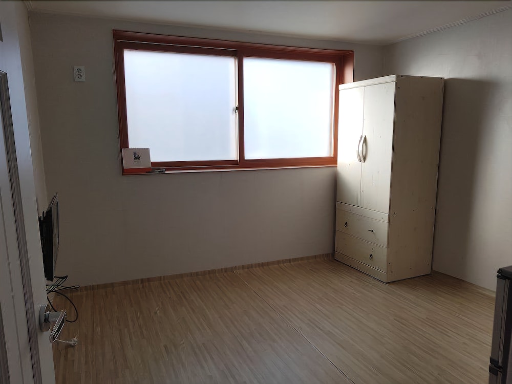 B House 15/23