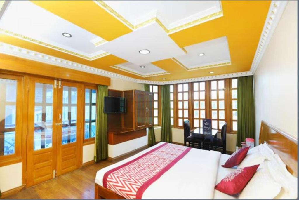 Hotel Gurupriya 13/17