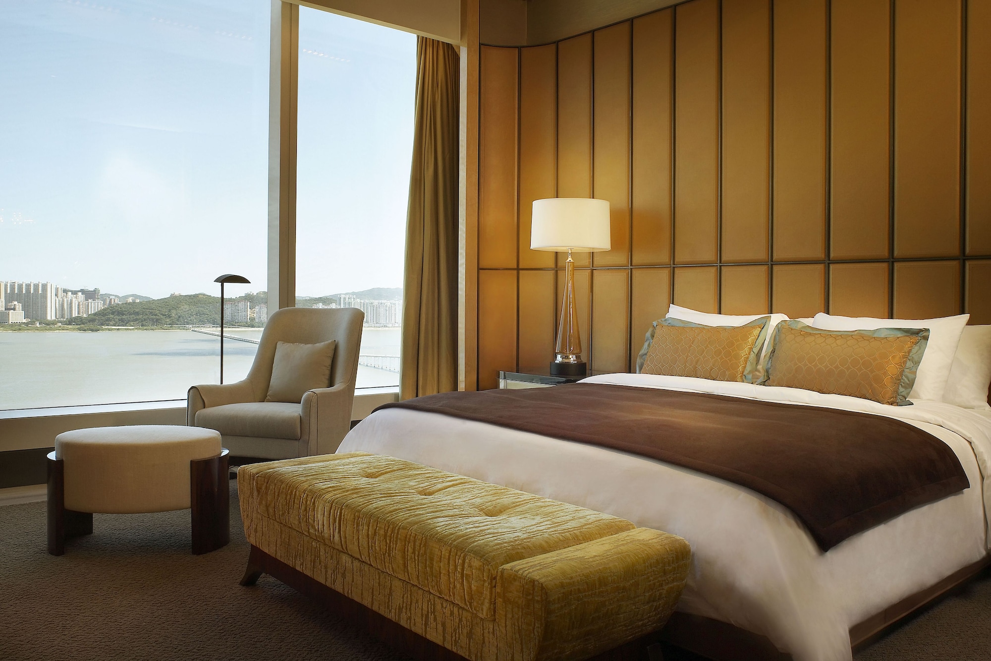 GRAND, STUDIO, TWIN BEDS