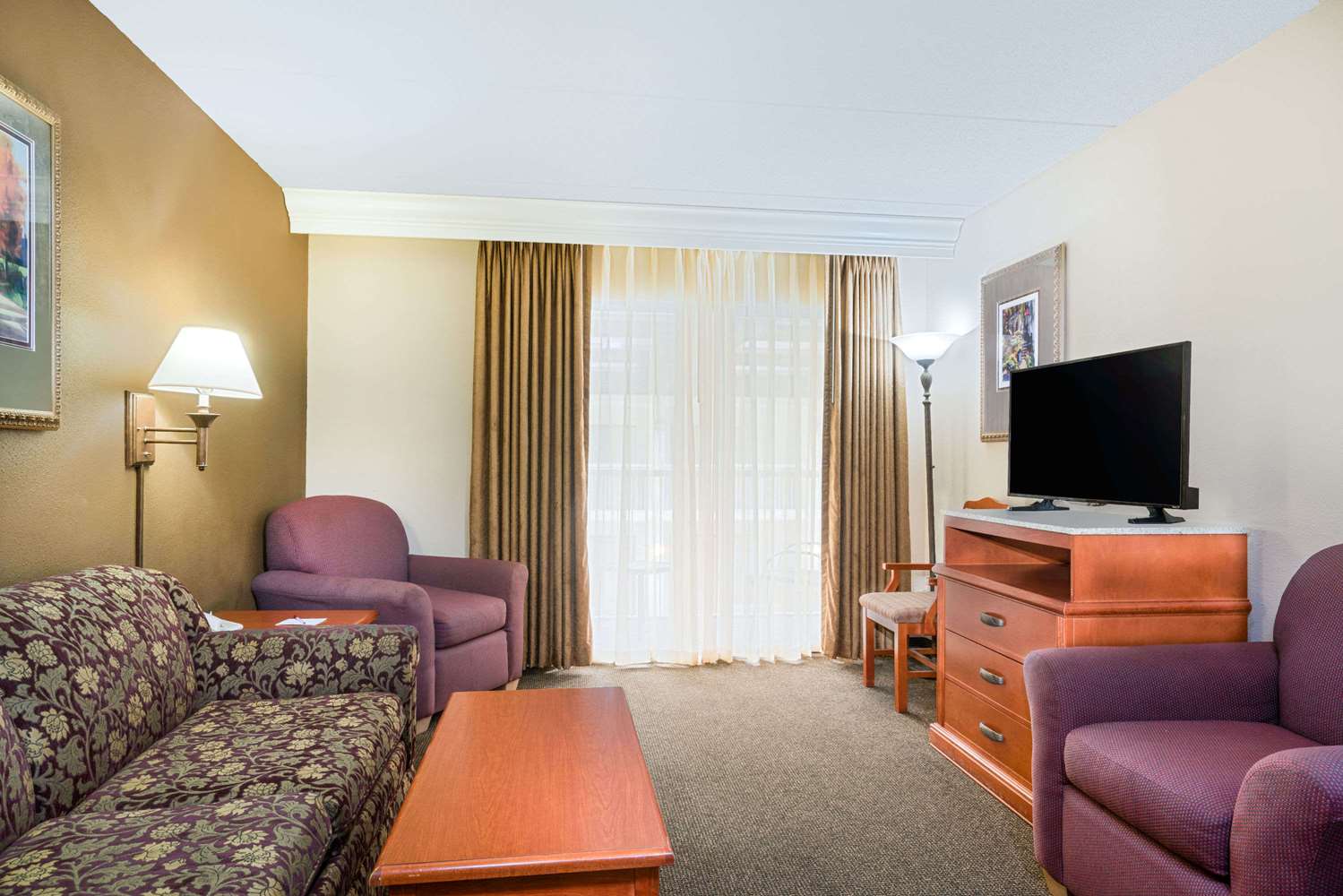 Ramada by Wyndham Plymouth Hotel and Conference Center 36/57