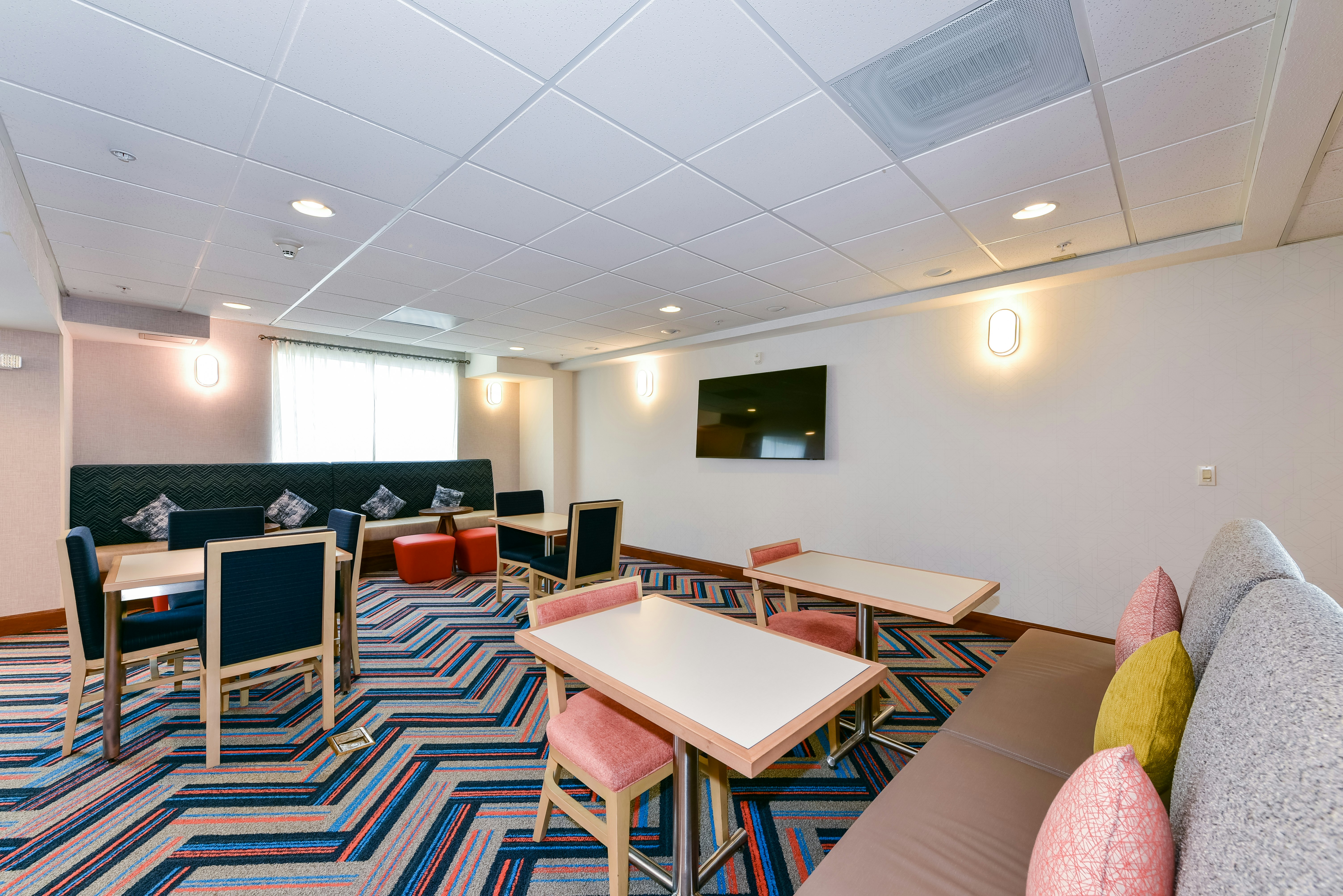 Hampton Inn Suites Pittsburg Ca 17/25
