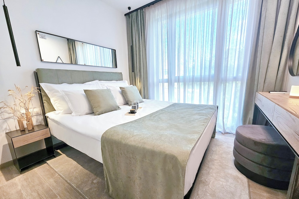 Azur Premium Resort 34/75