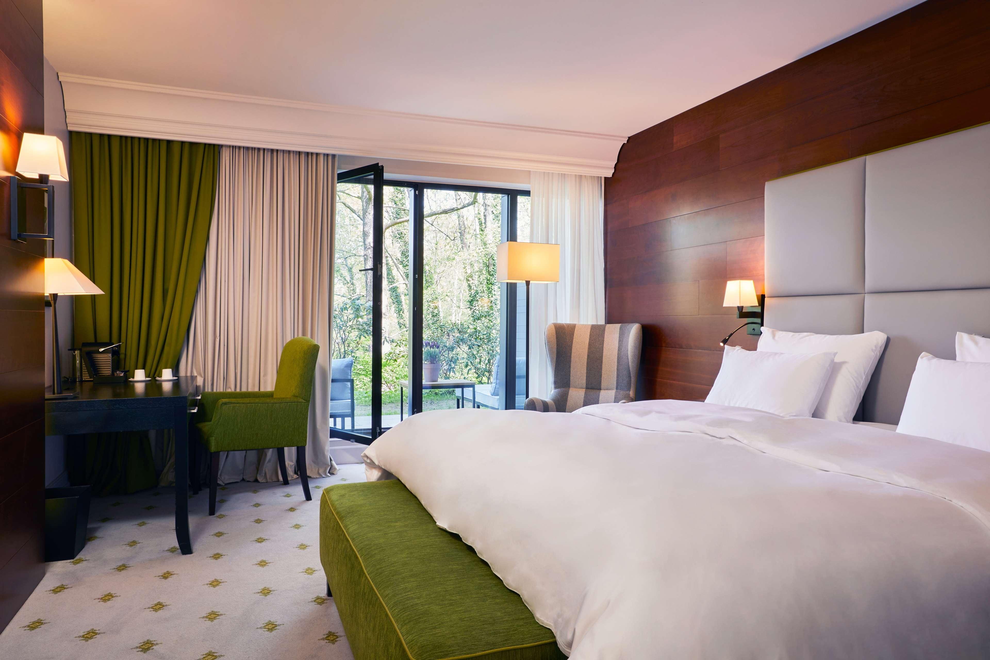 EXECUTIVE, KING BED, LAKE VIEW, TERRACE