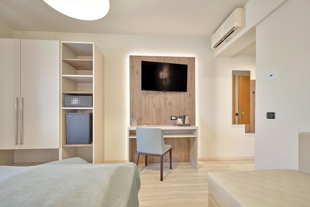 Hotel Bisesti 15/50