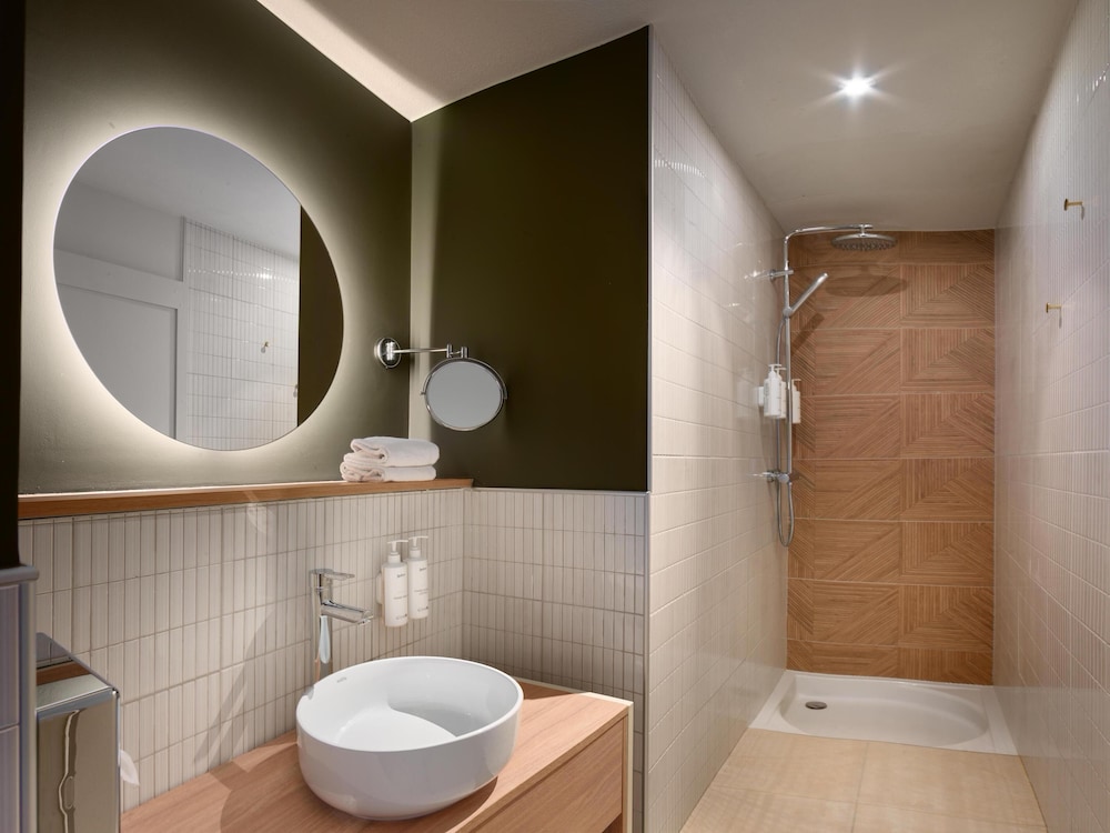 KYRIAD PRESTIGE CLERMONT FERRAND 74/76