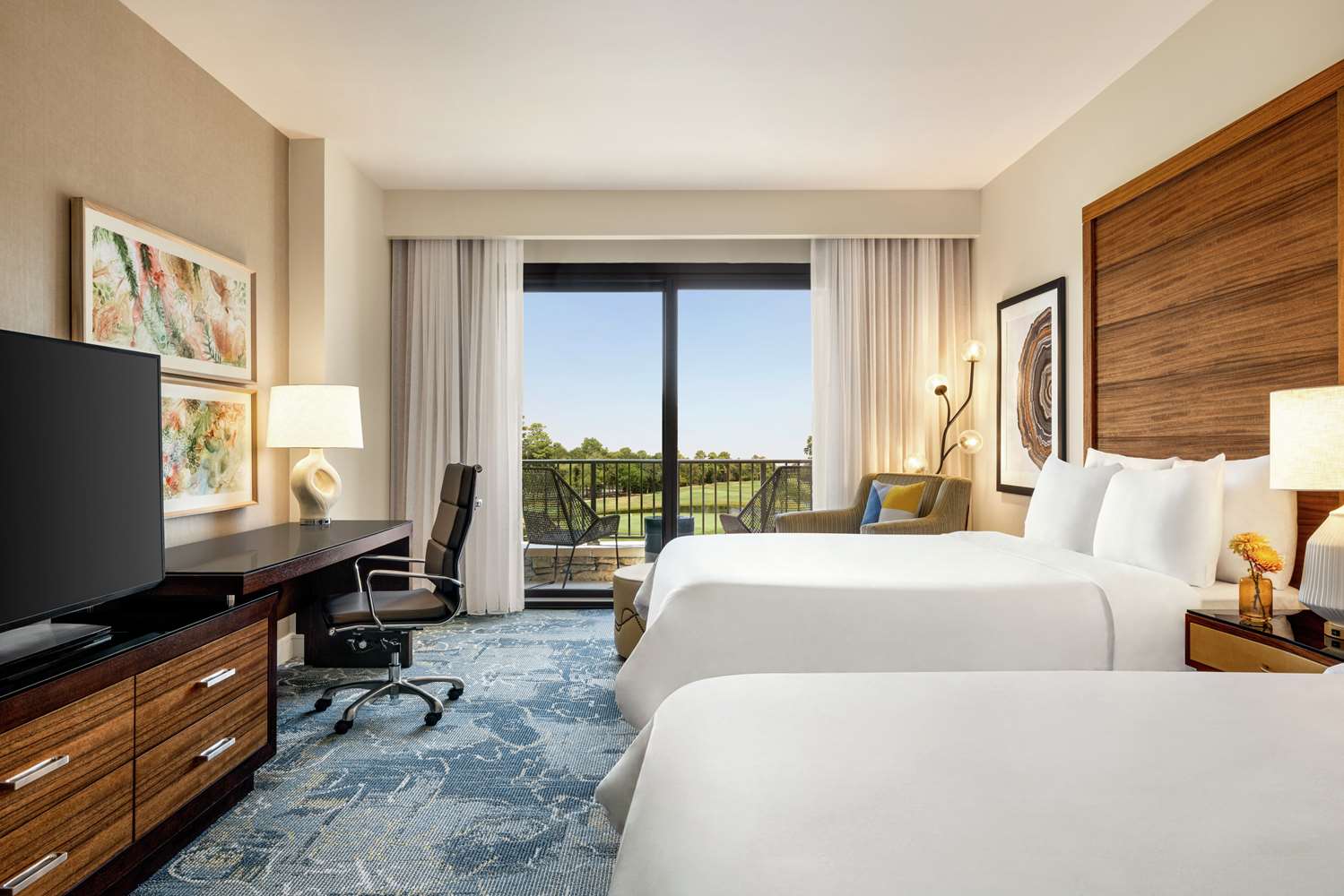 room, 2 queen beds, balcony