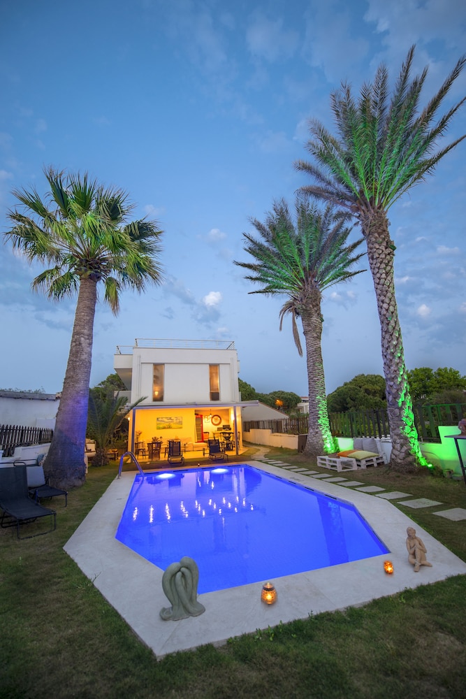 Destina Boutique Hotel 38/42