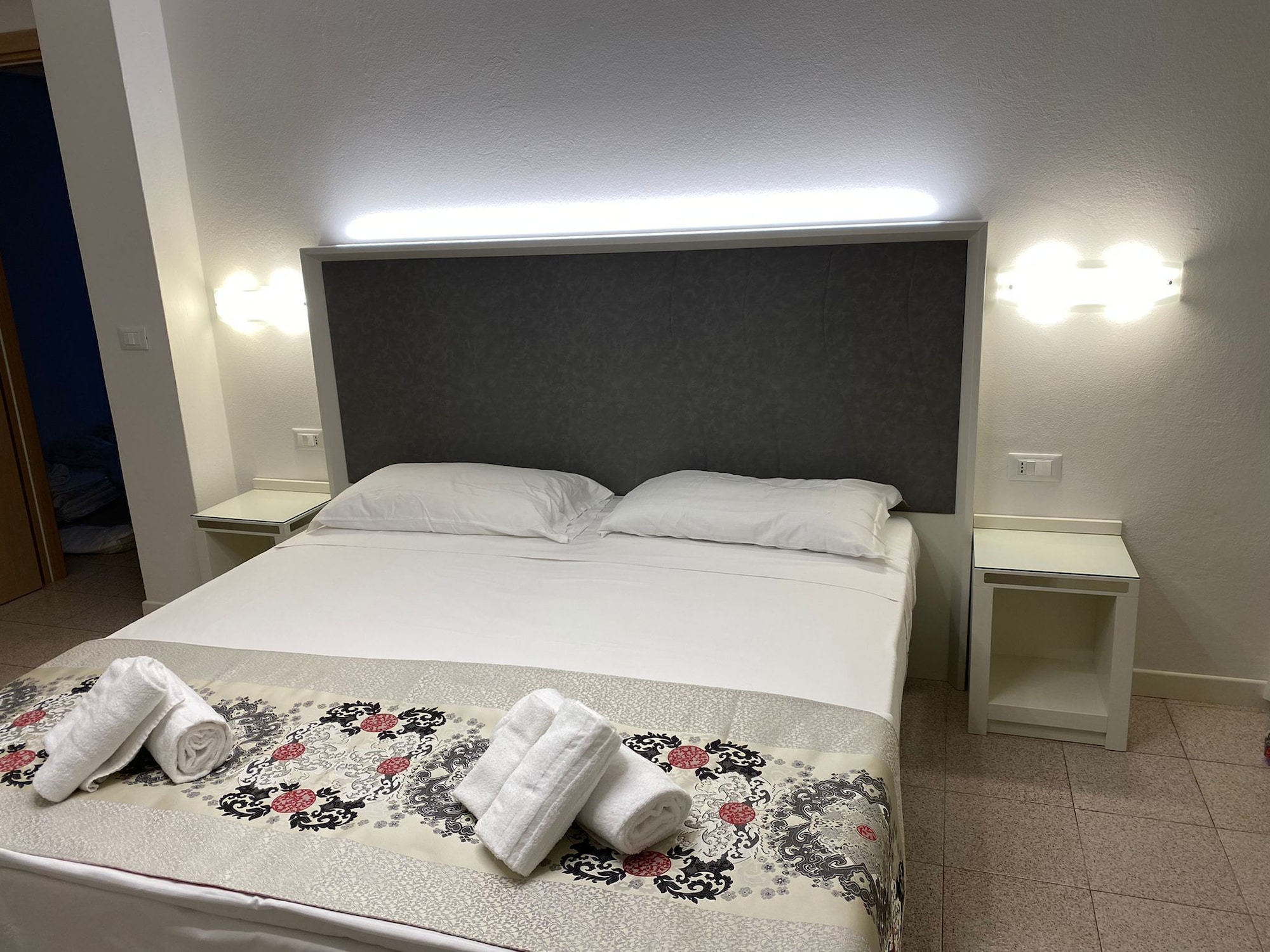ROOM, DOUBLE BED, ANNEX