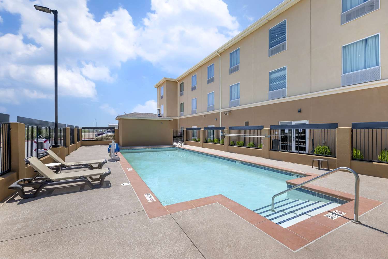 Quality Inn & Suites Carlsbad Caverns Area 44/44
