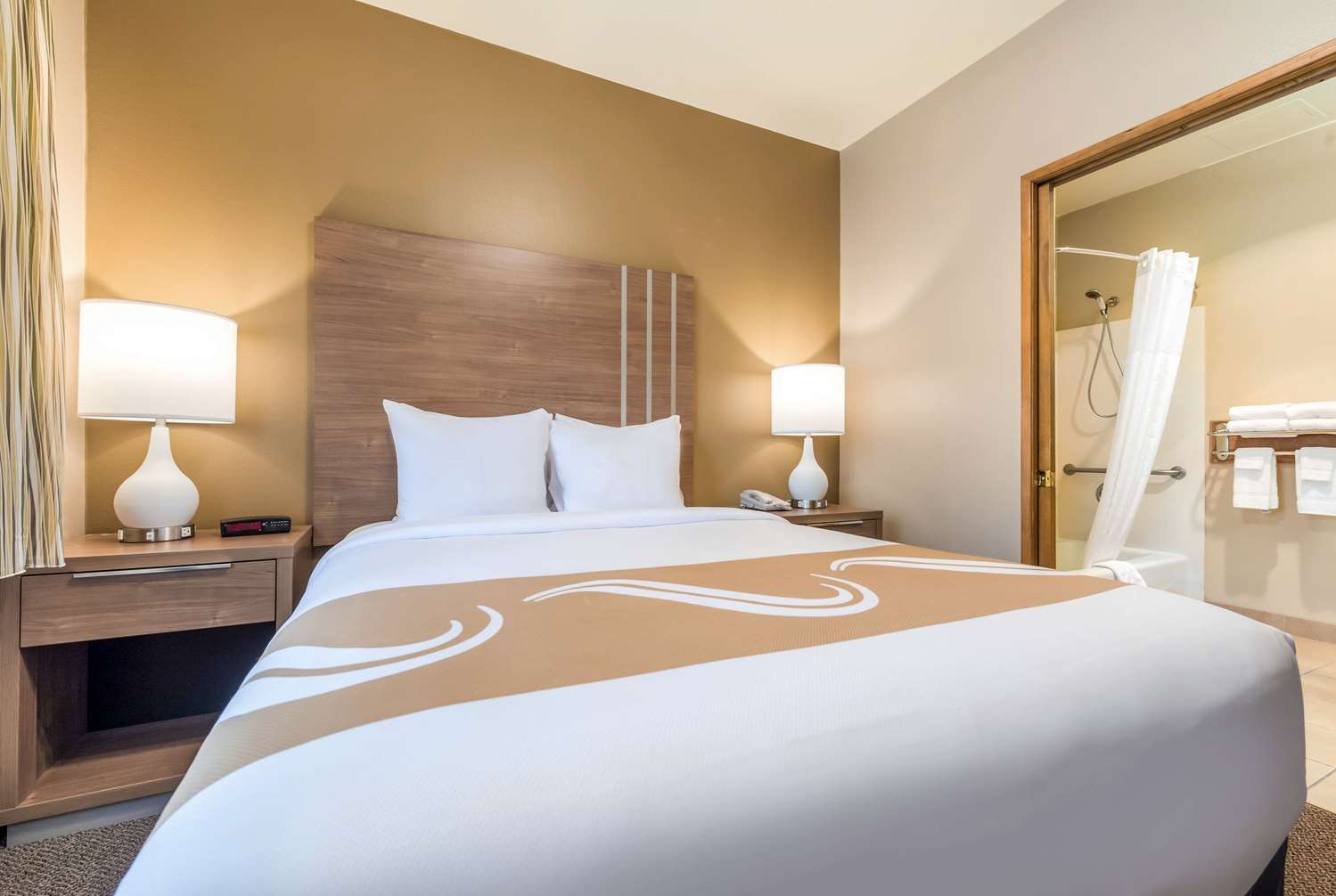 Efficiency, Suite, Queen Bed, Accessible