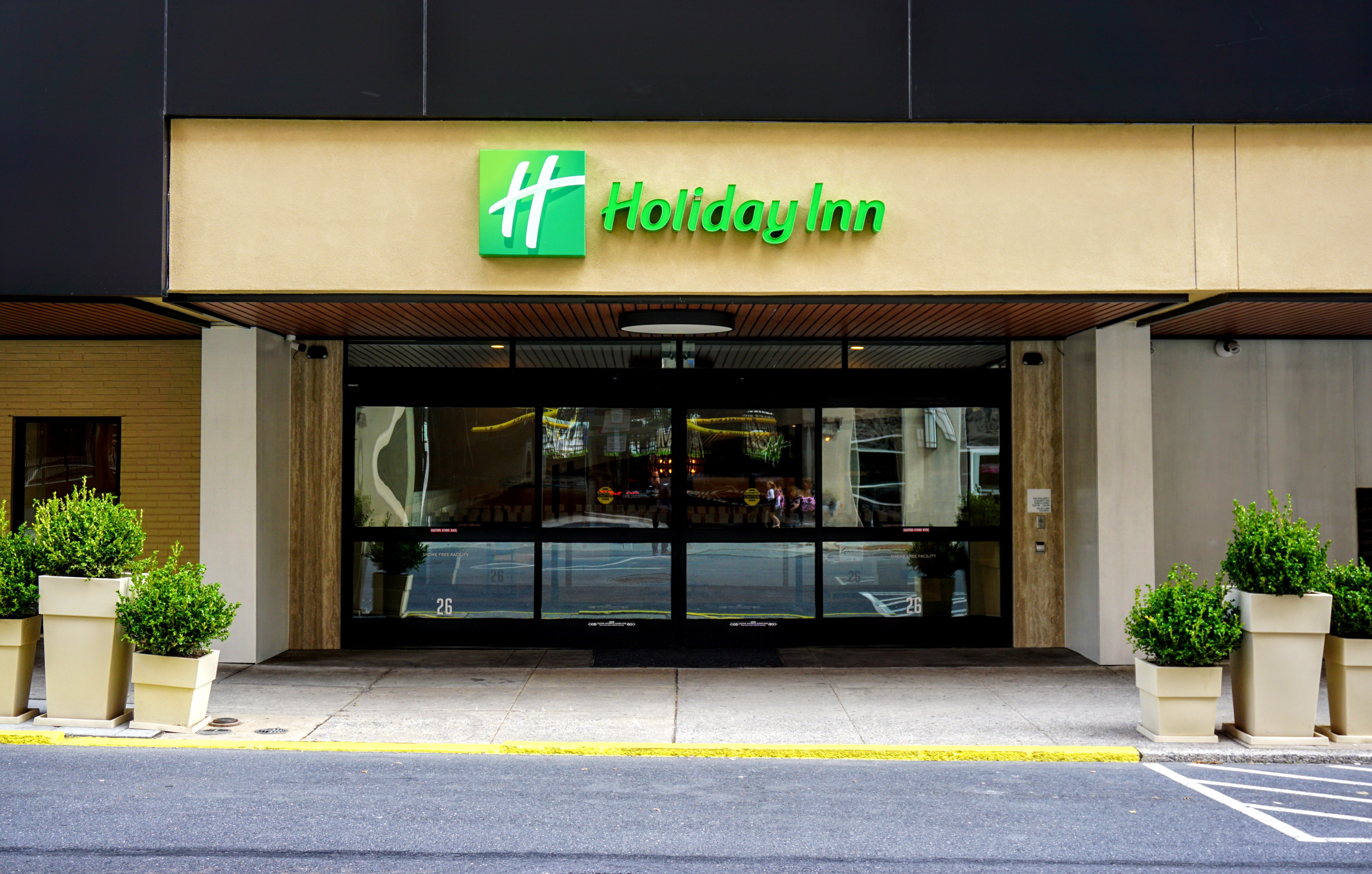 Holiday Inn Lancaster 82/86