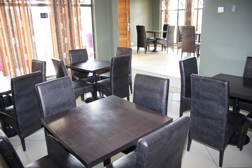 Four Pillars Lodge 17/25