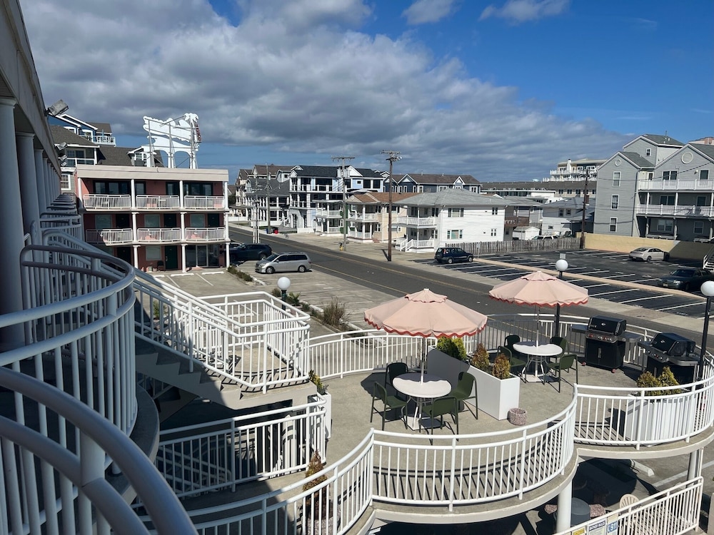 Coliseum Ocean Resort 5/64