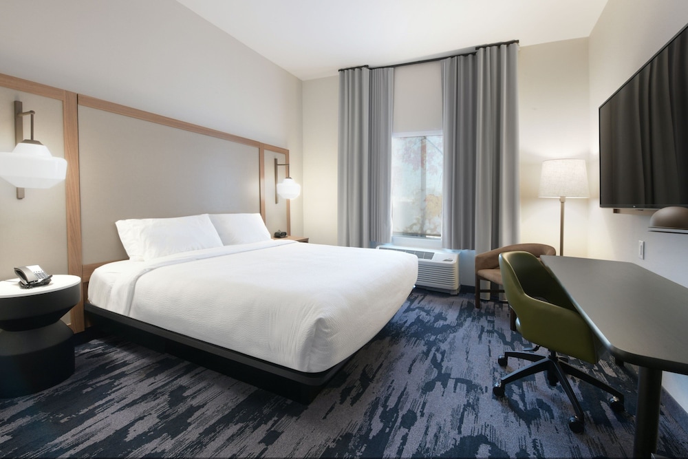 Fairfield Inn & Suites Dallas East 8/22