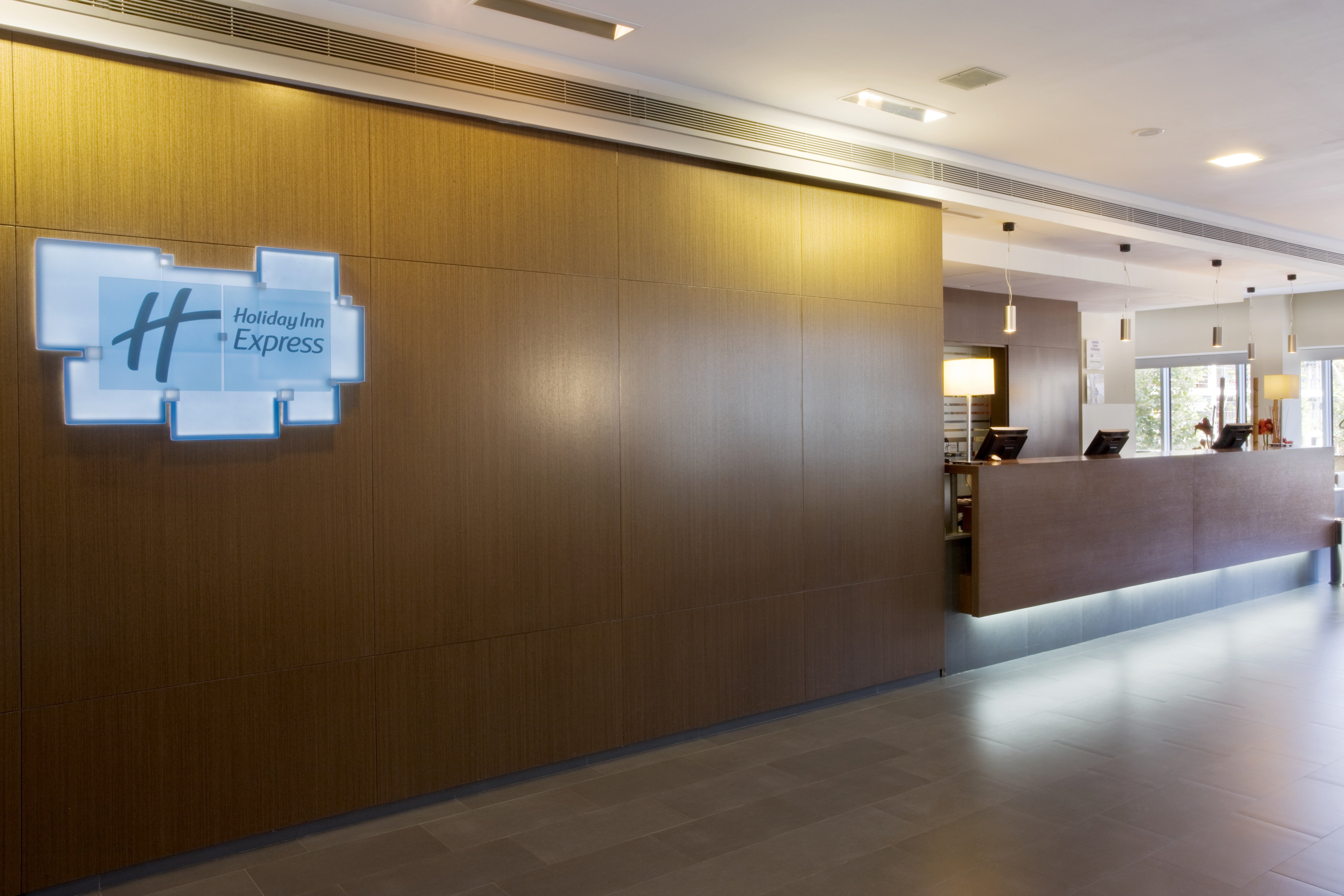 Holiday Inn Express Barcelona City 22at 14/72