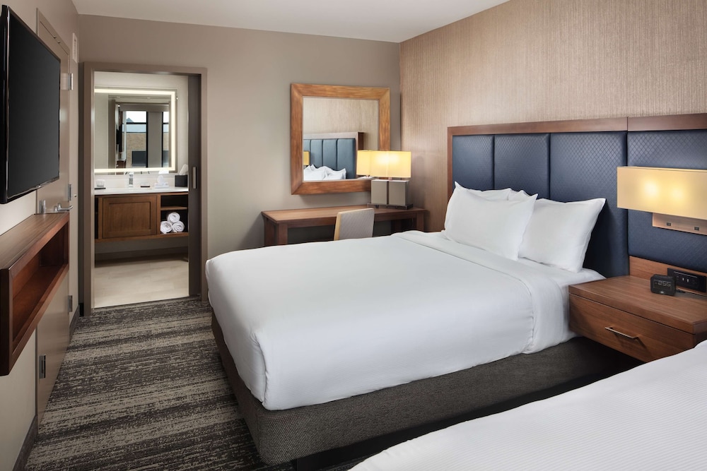 2 Rooms, Suite, 2 Queen Beds, Sofa, Corner