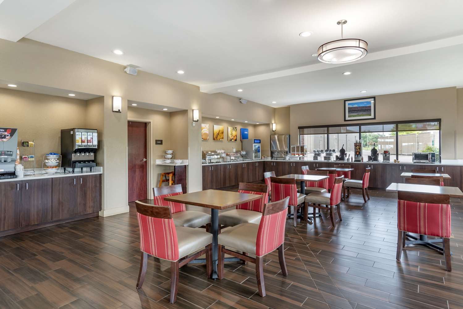 Comfort Suites Pell City near Logan Martin Lake 25/39